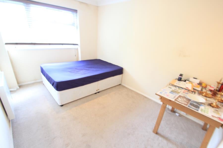 Flat Davos Close in Woking