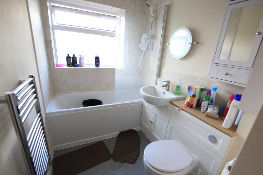 Flat Davos Close in Woking