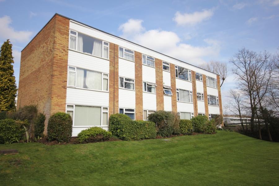 Flat Davos Close in Woking