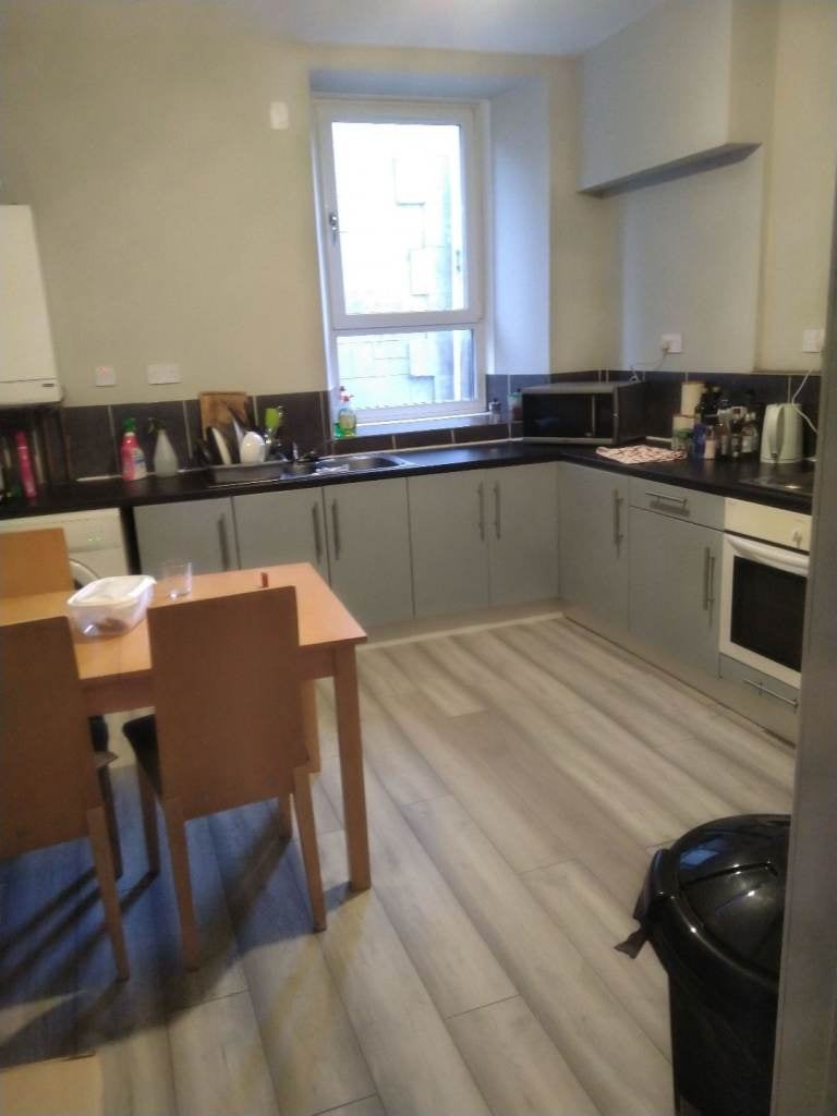 Flat Broompark Drive in Glasgow