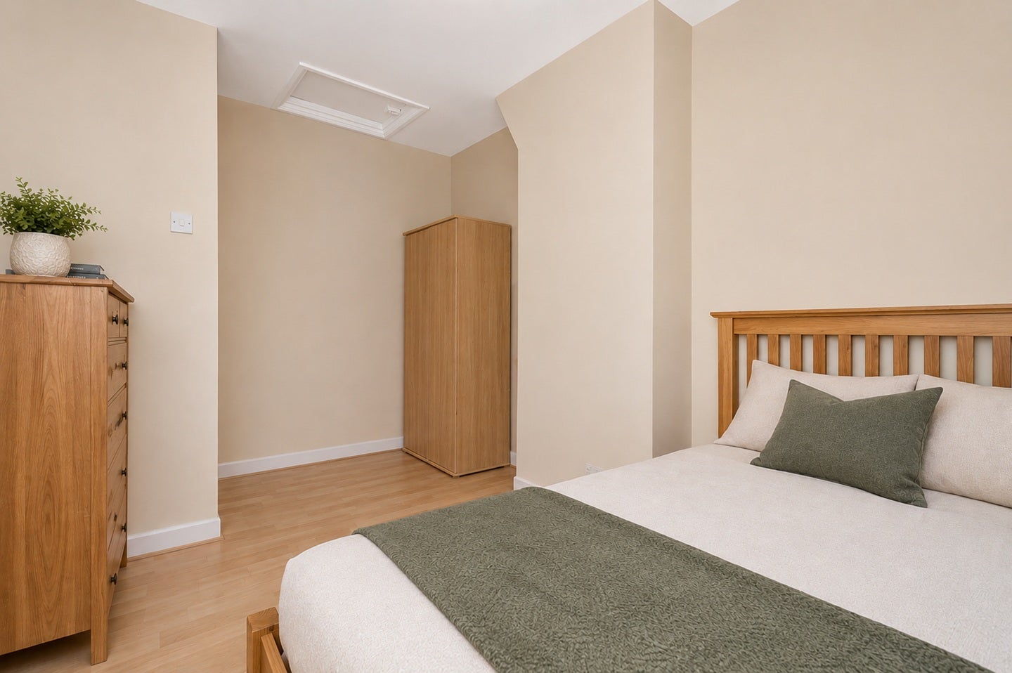 Flat Blackwall Lane in Greater London