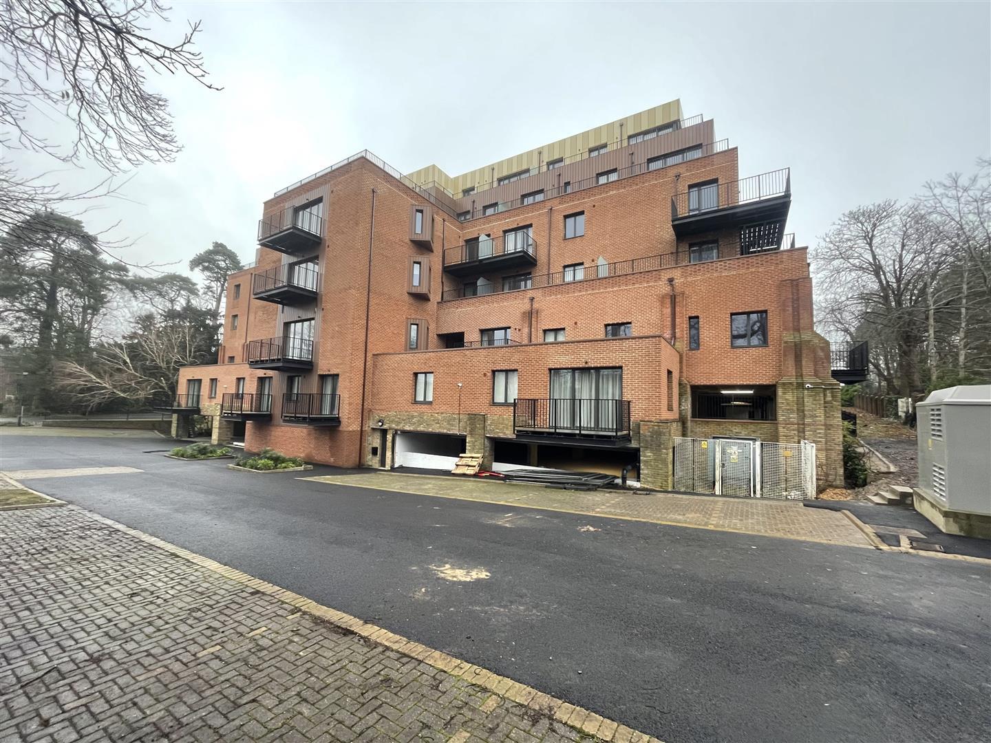 Flat Farnborough Road in Rushmoor