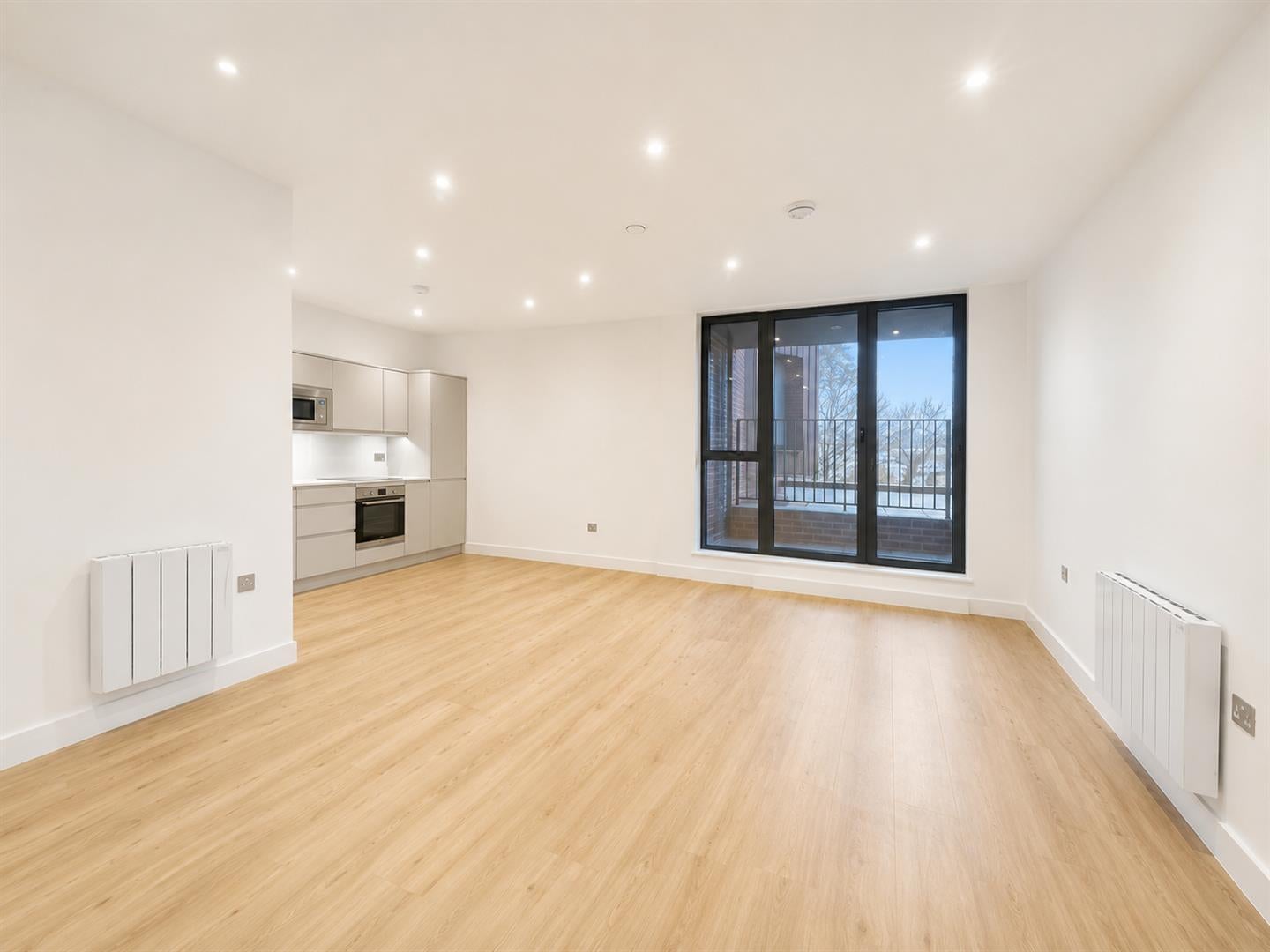 Flat Farnborough Road in Rushmoor