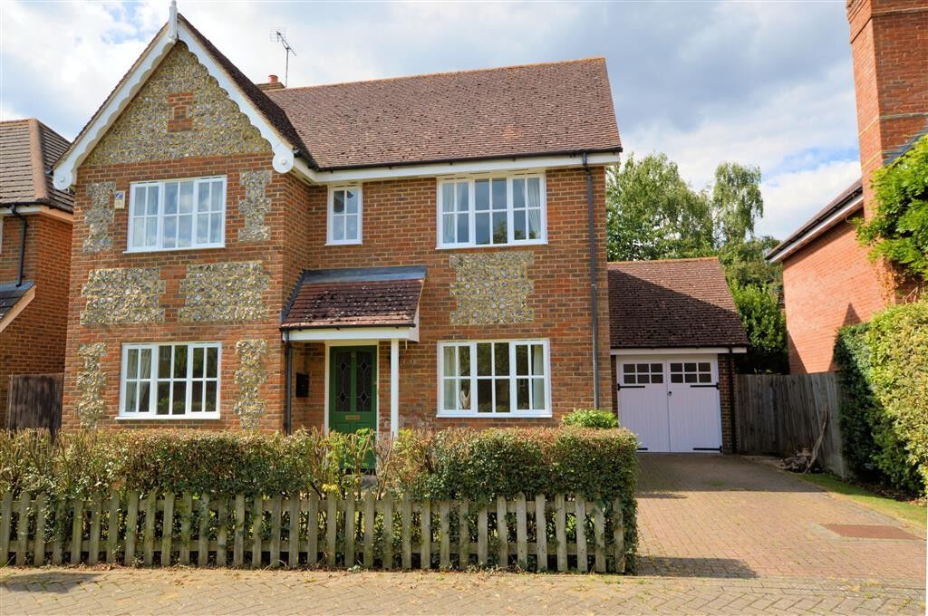 House Curly's Way in Swallowfield