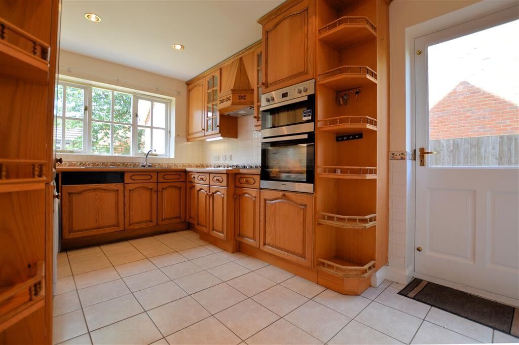 House Curly's Way in Swallowfield