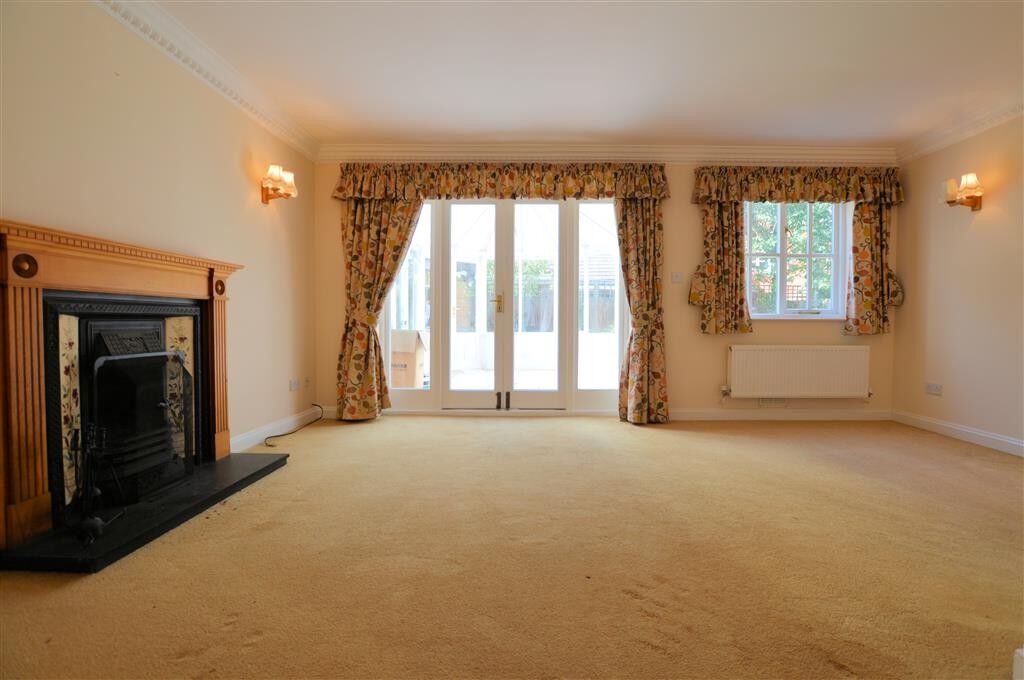 House Curly's Way in Swallowfield