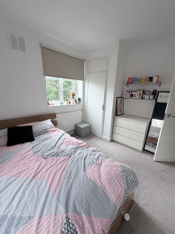 Room John Aird Court in City of Westminster