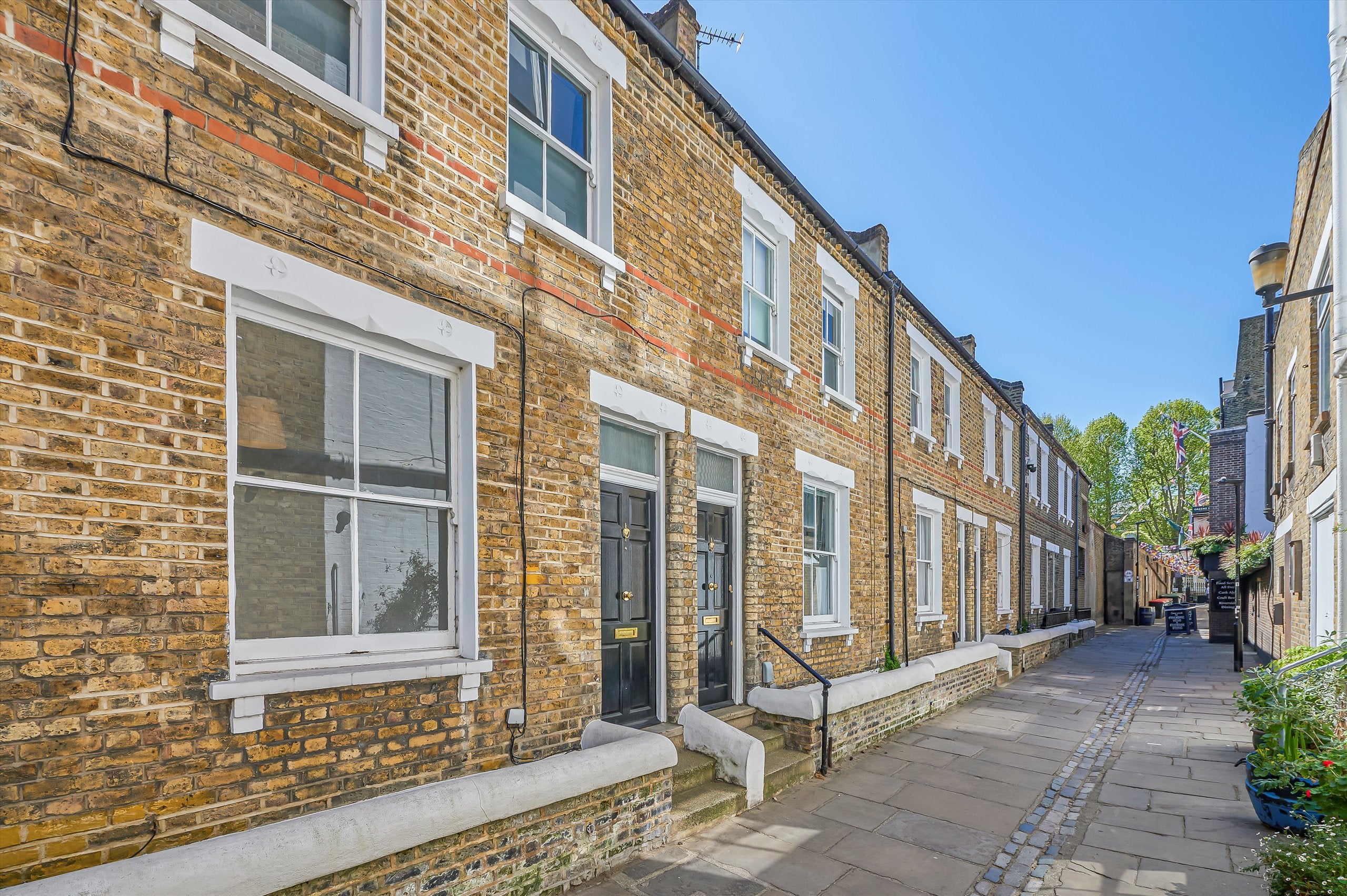 Flat Crane Street in Greater London