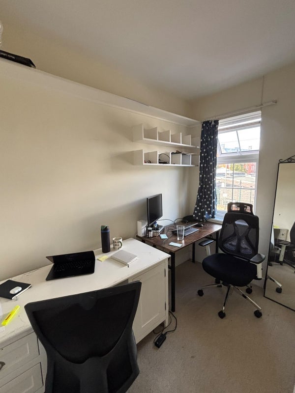 Room Waldron Road in Greater London