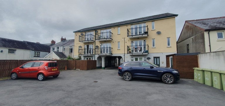 Flat Priory Street in Carmarthen