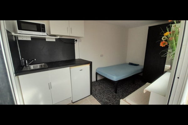 Flat Hatton Road in London