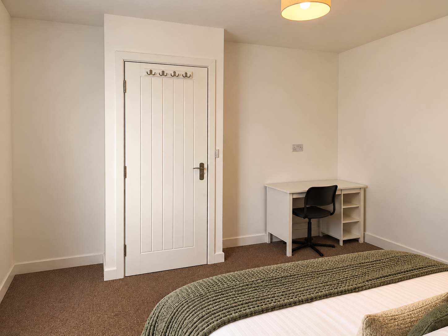 Room Louise Avenue in Bristol