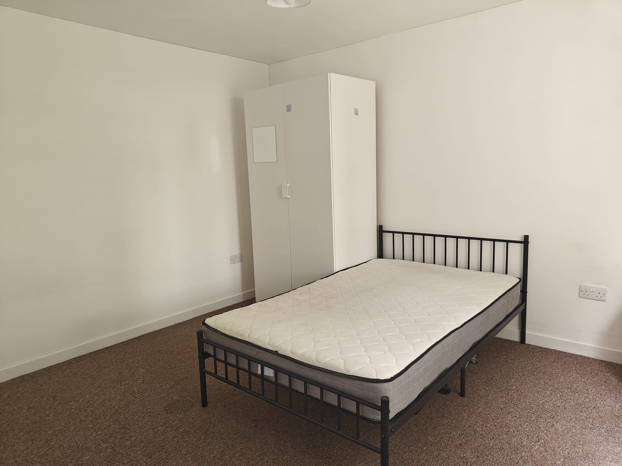 Room Louise Avenue in Bristol
