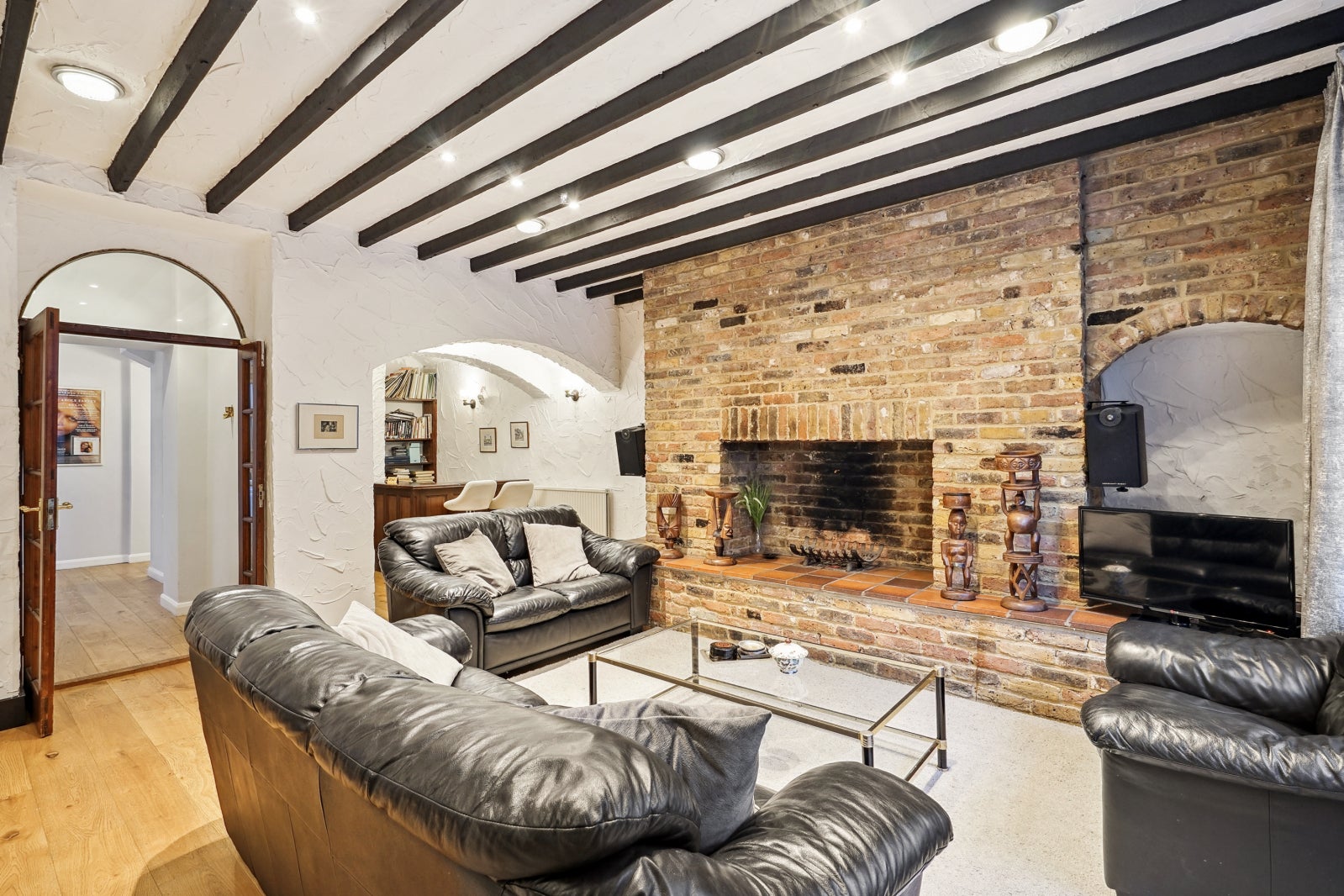 Flat Petersham Mews in Greater London