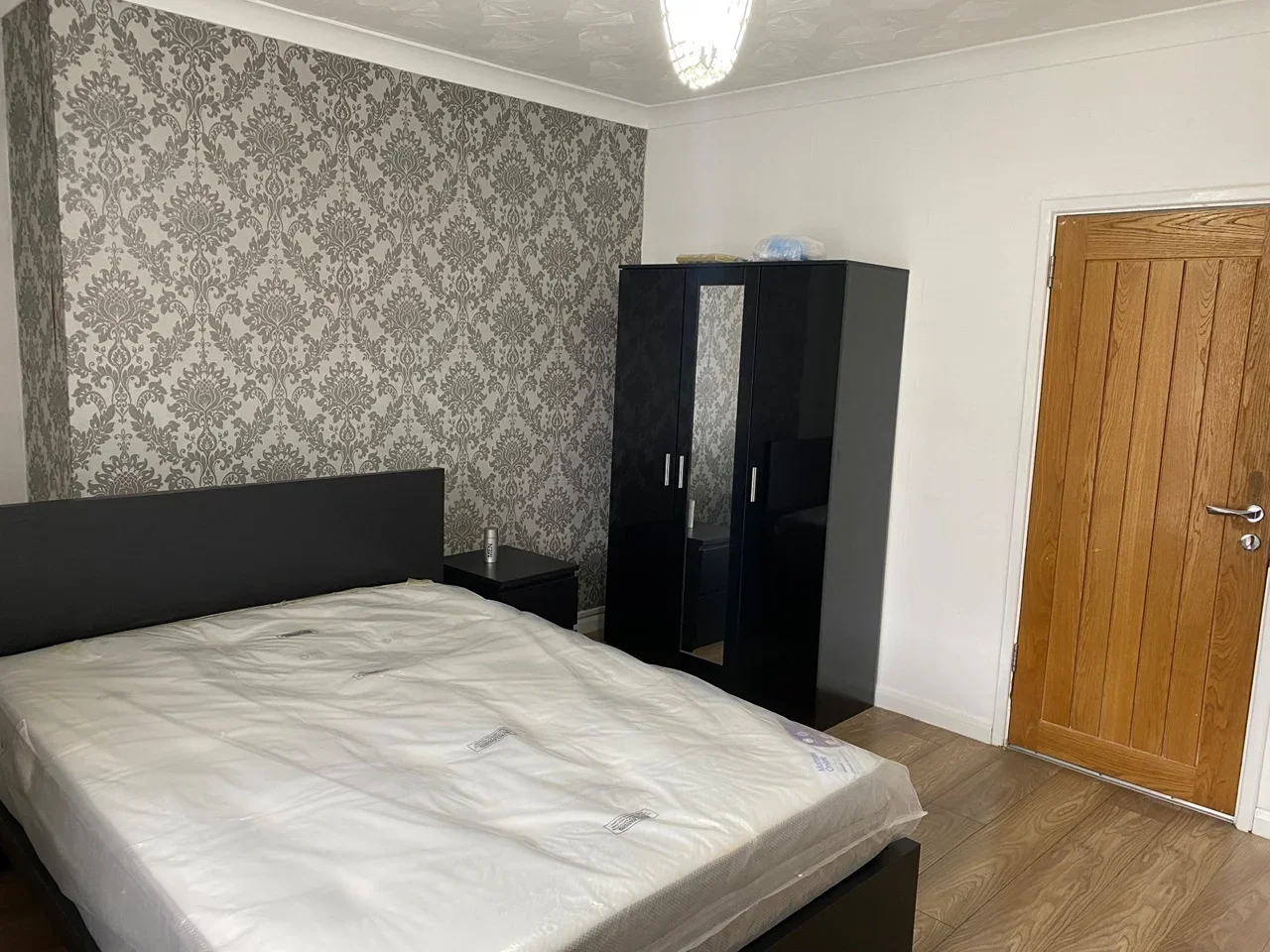 Flat Dagenham Road in Greater London