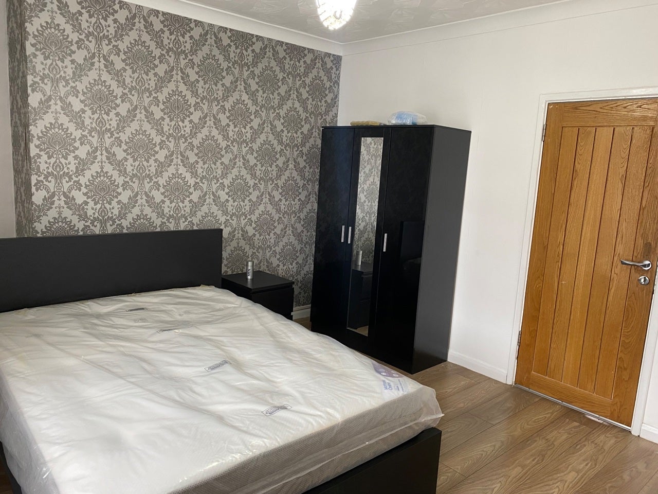 Flat Dagenham Road in Greater London