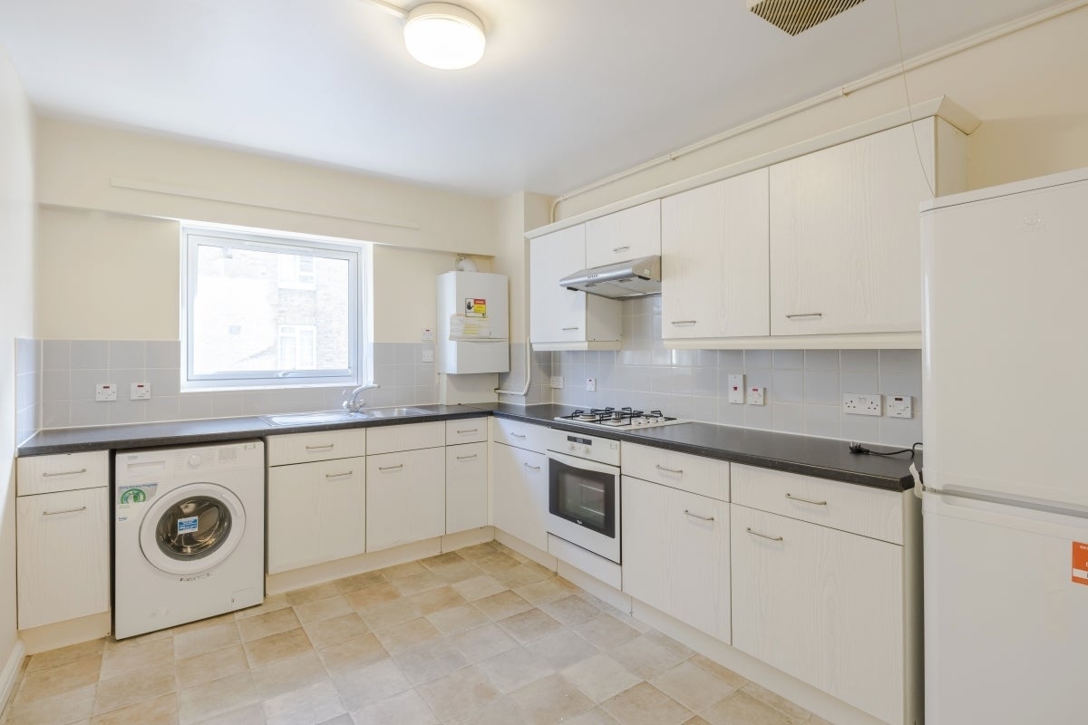Flat Buxton Street in Greater London