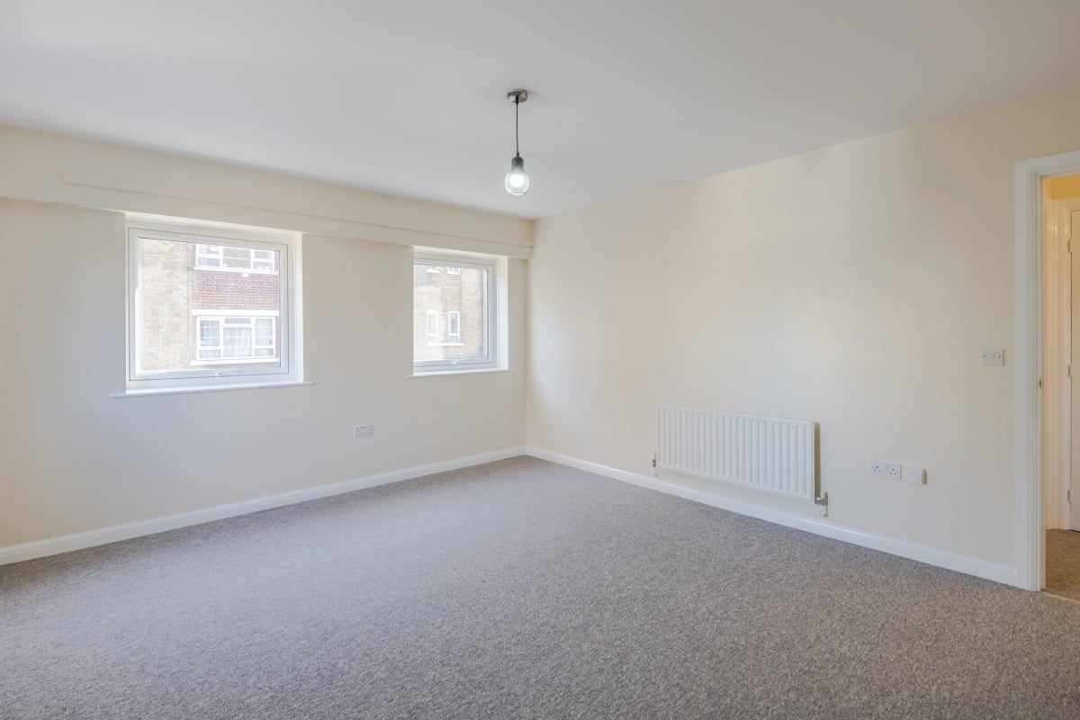 Flat Buxton Street in Greater London