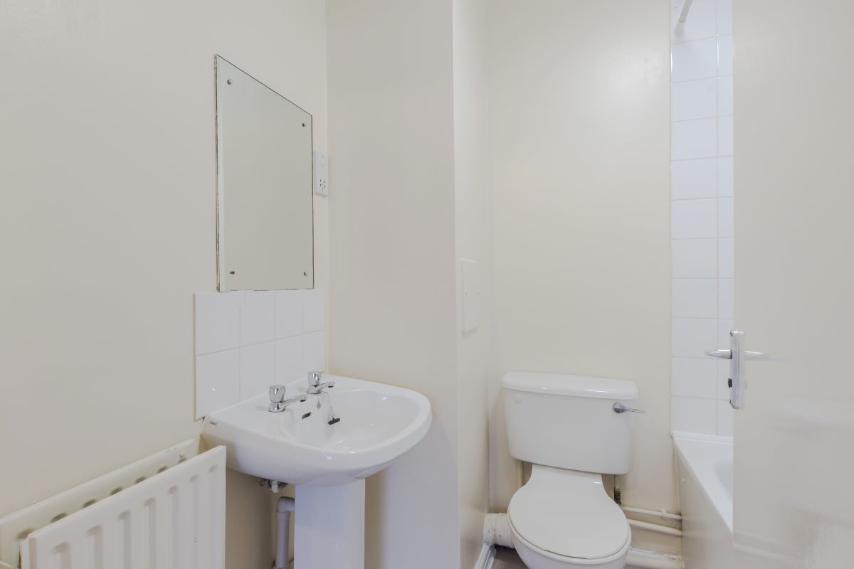 Flat Buxton Street in Greater London