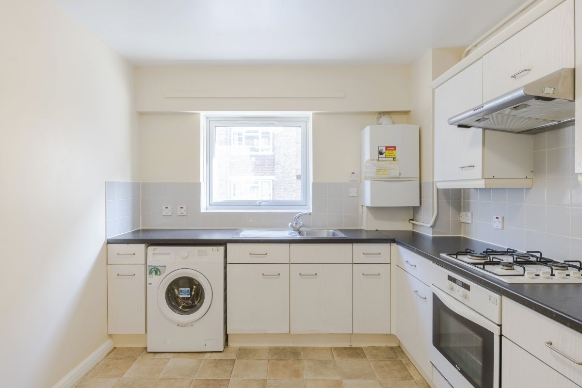 Flat Buxton Street in Greater London