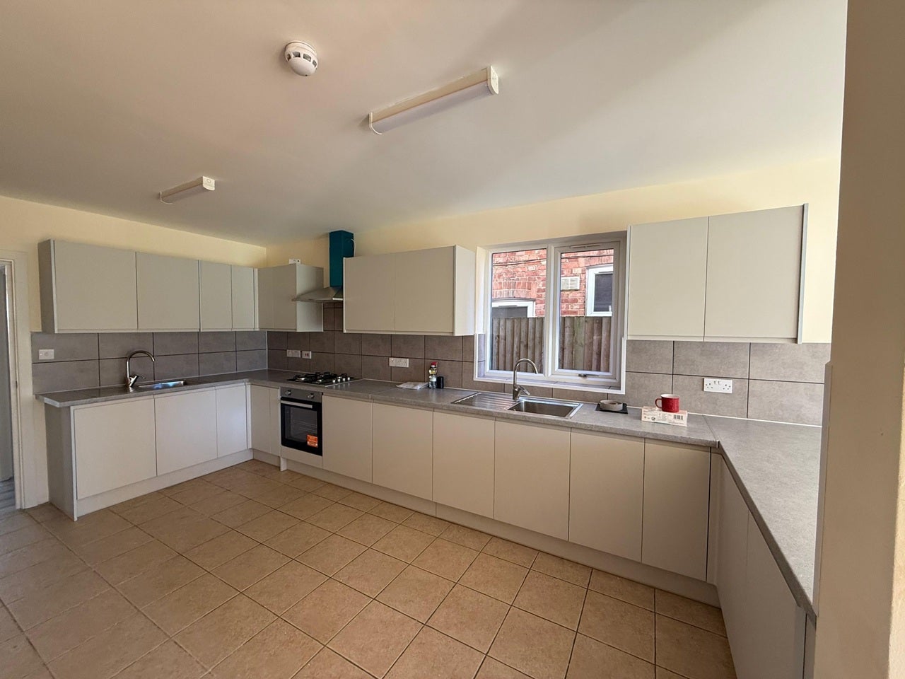 Room Hindes Road in Greater London