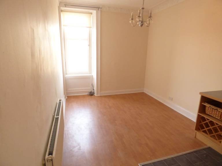Flat Eastwood Avenue in Glasgow