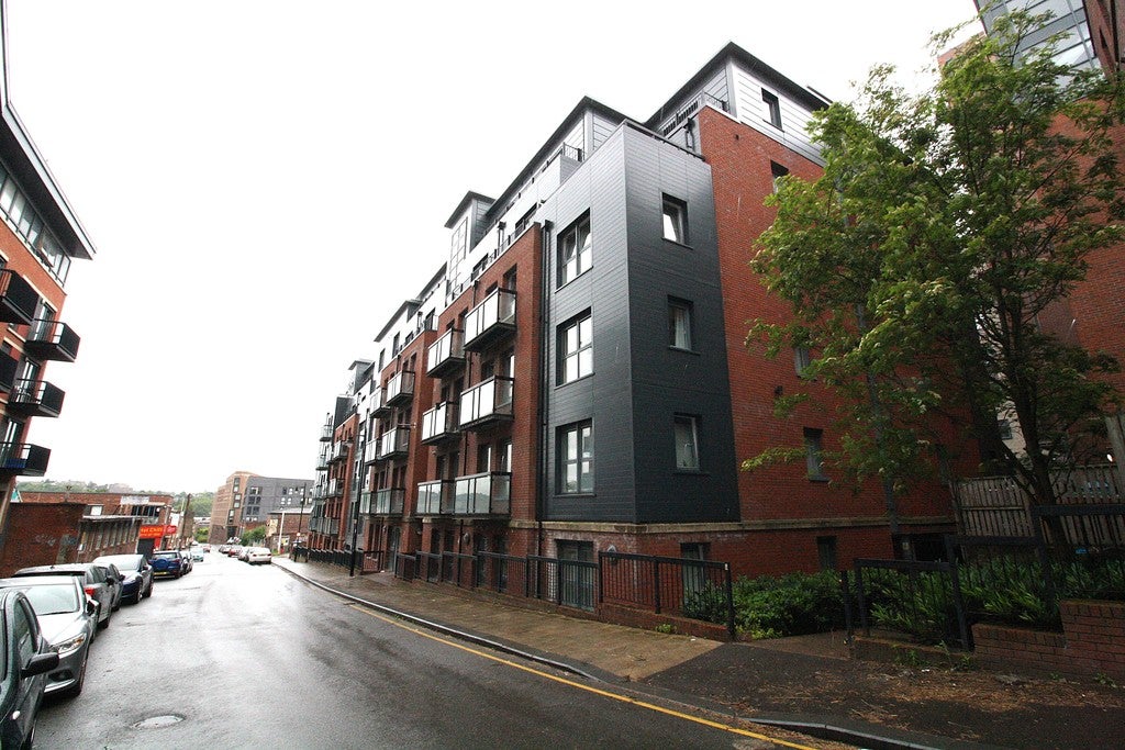 Flat Upper Allen Street in Sheffield