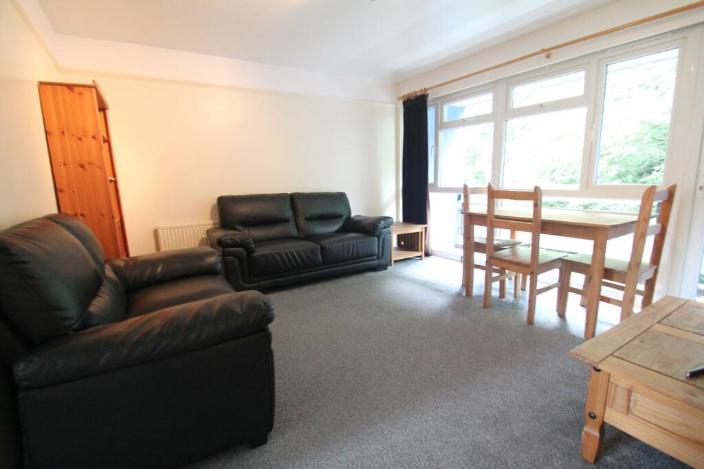 Room Hawe Close in Canterbury