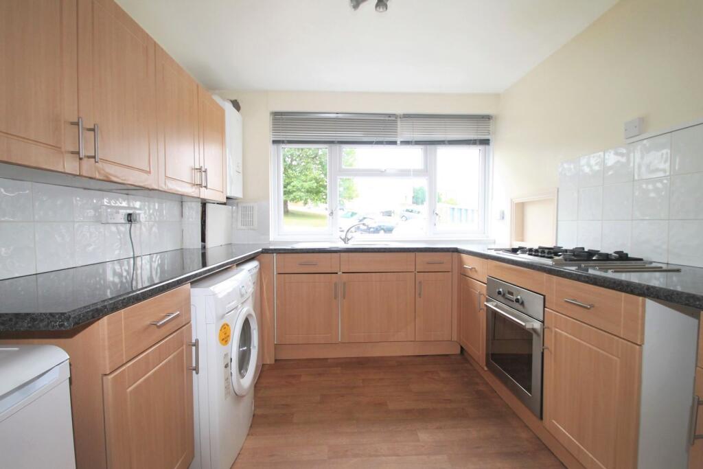 Room Hawe Close in Canterbury