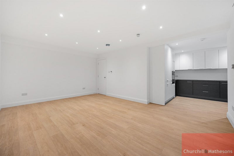 Room Cumberland Park in Greater London