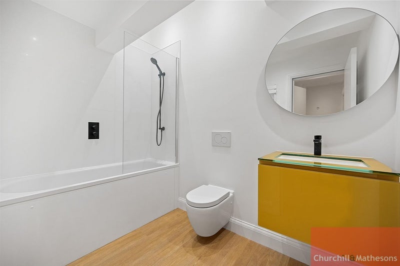 Room Cumberland Park in Greater London