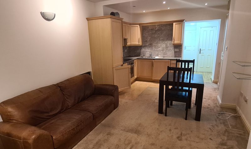 Flat Wilton Place in Salford