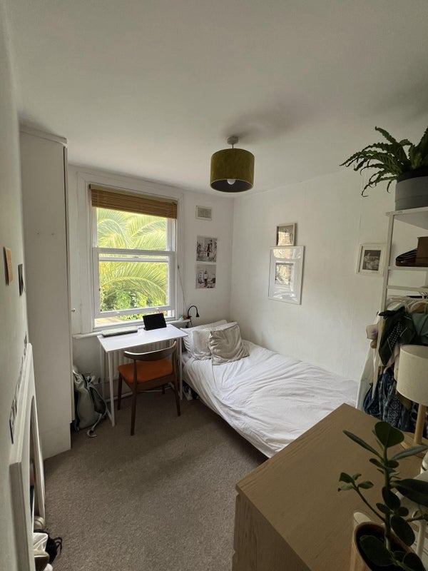 Room Larcom Street in Greater London