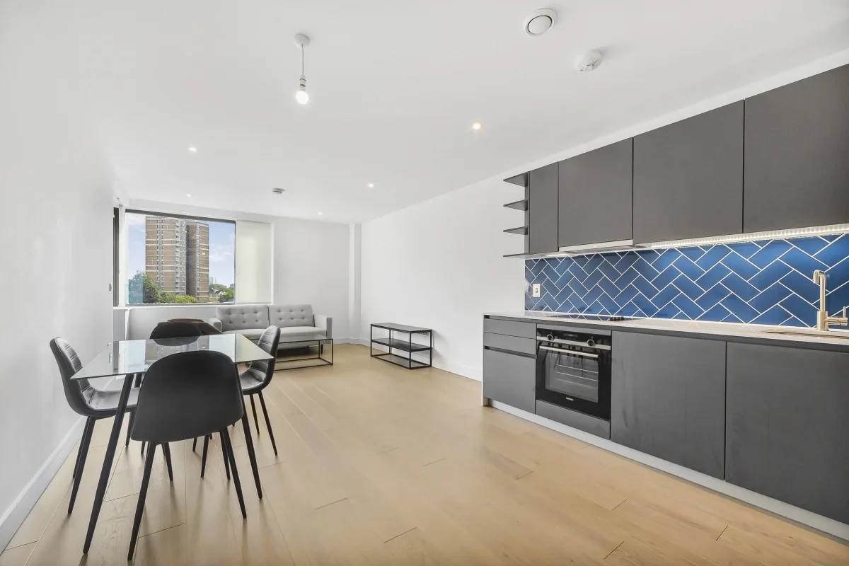Flat Cremer Street in Greater London
