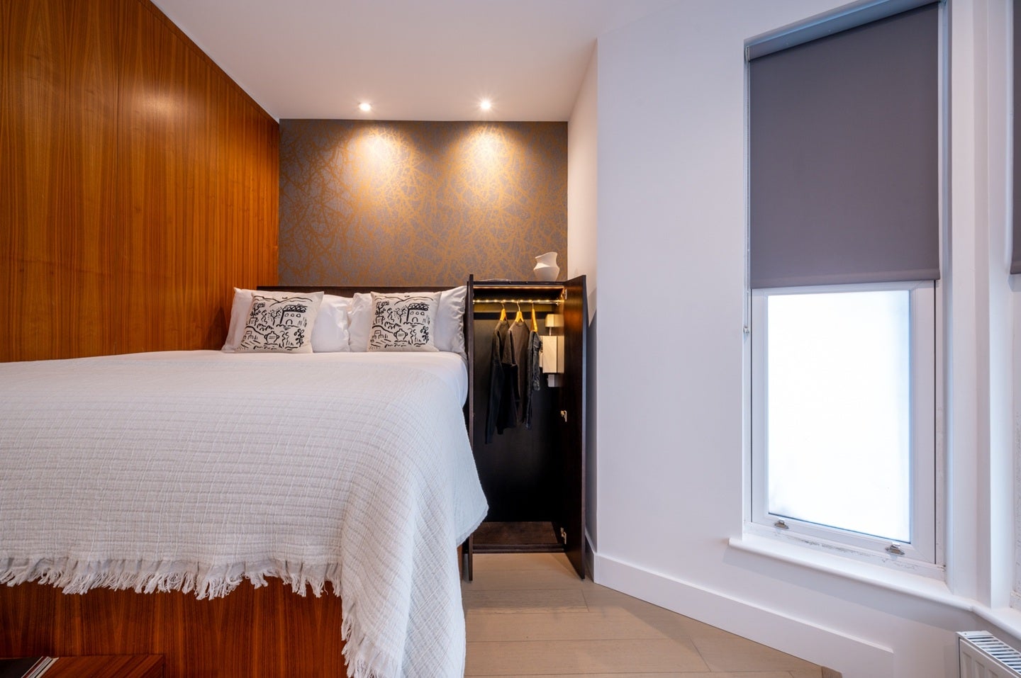 Room Dennington Park Road in Greater London