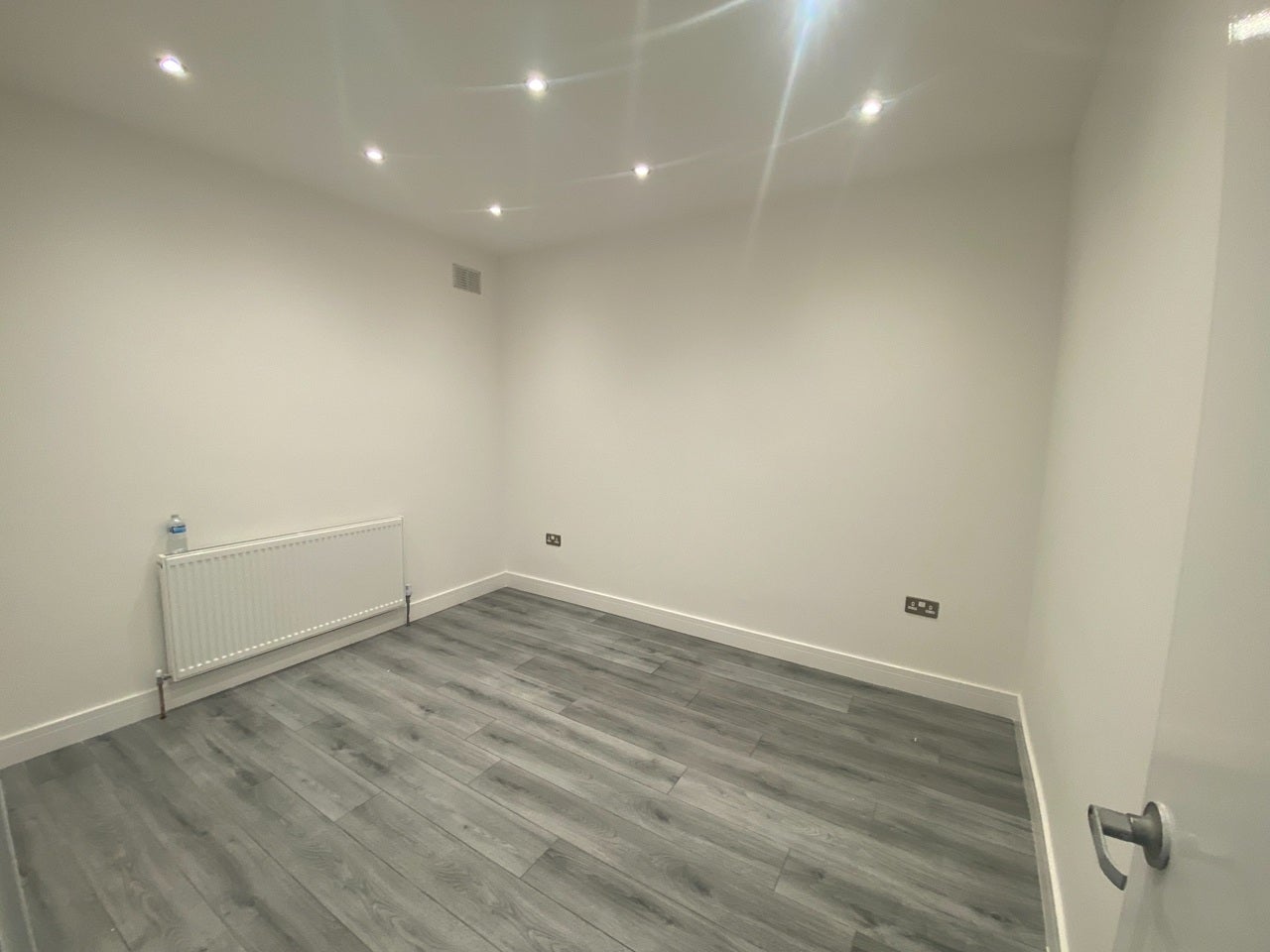 Room Redriffe Road in Greater London