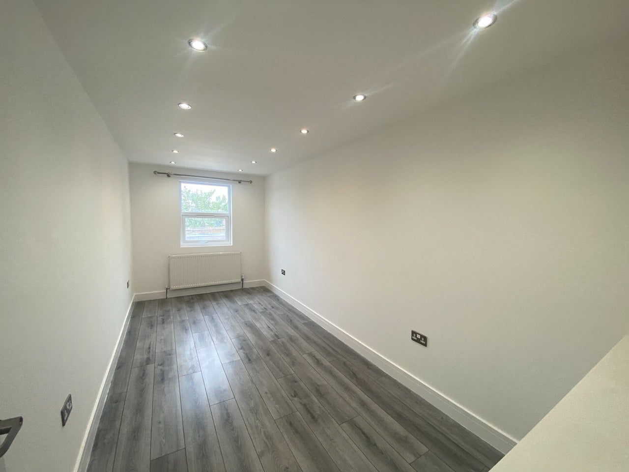 Room Redriffe Road in Greater London