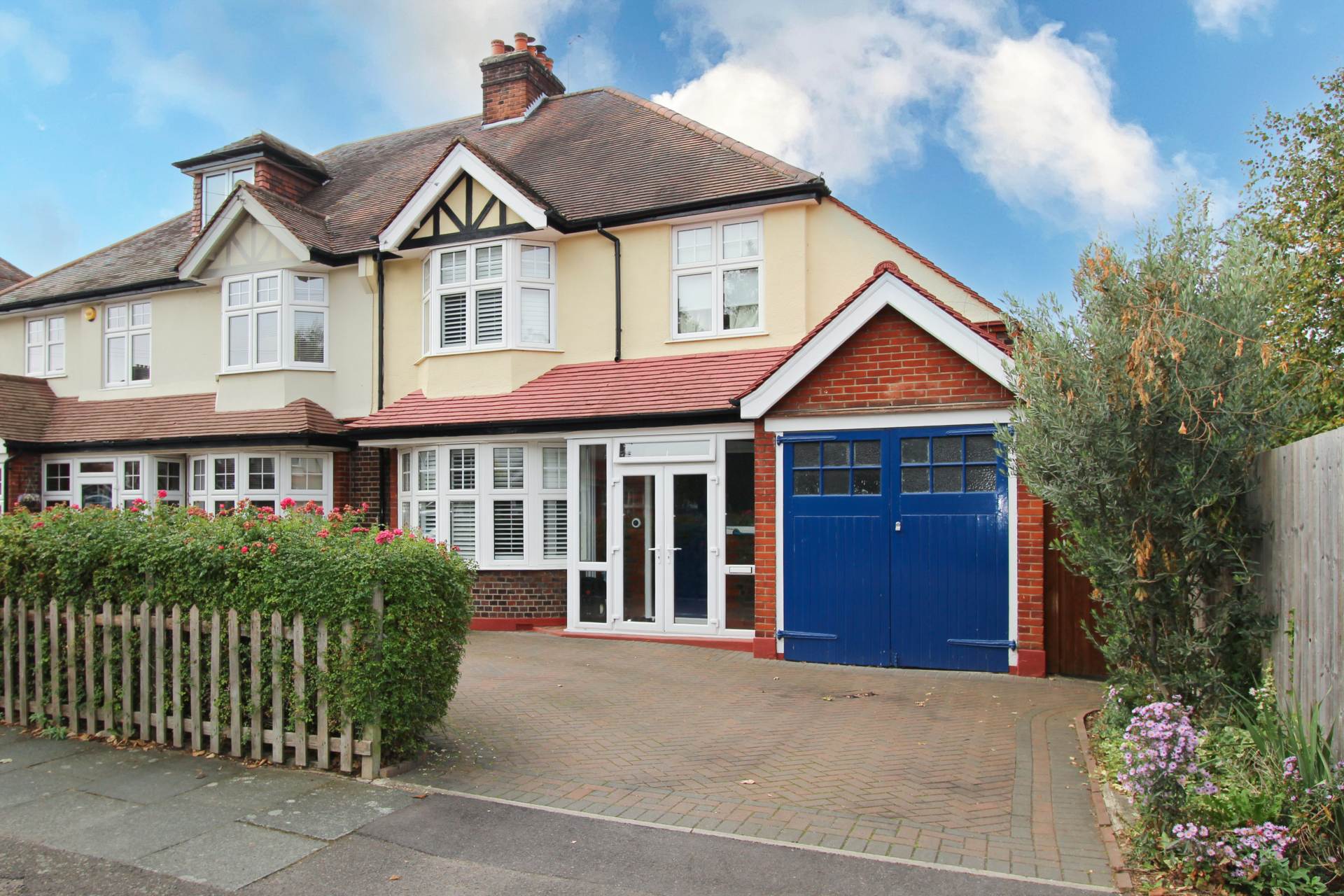 House Rosebery Avenue in Greater London
