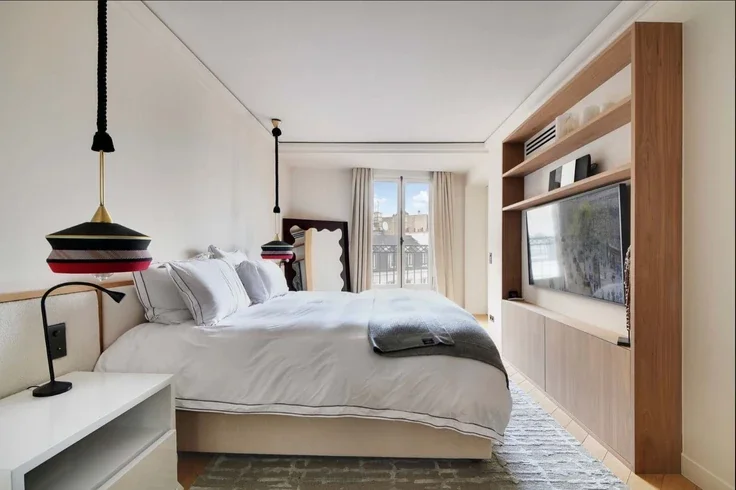 Appartement Rue des Saussaies à Paris