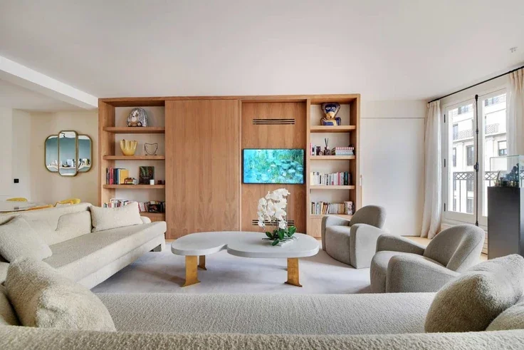 Appartement Rue des Saussaies à Paris