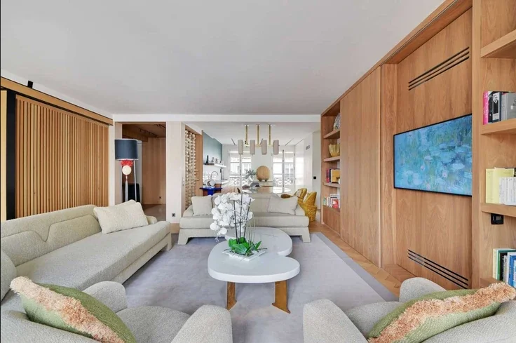 Appartement Rue des Saussaies à Paris