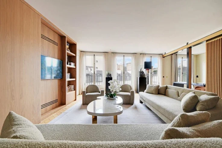 Appartement Rue des Saussaies à Paris