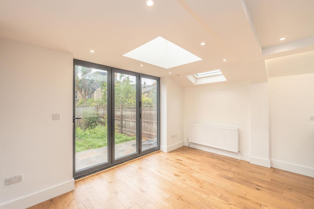 Flat Galesbury Road in Greater London