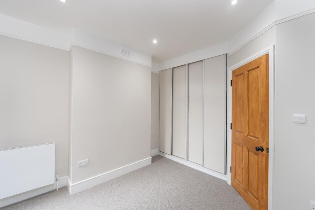Flat Galesbury Road in Greater London