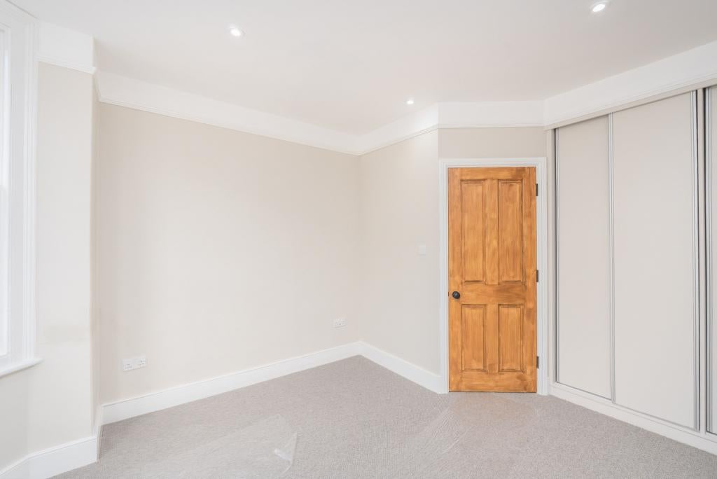 Flat Galesbury Road in Greater London