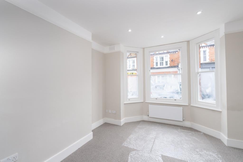 Flat Galesbury Road in Greater London