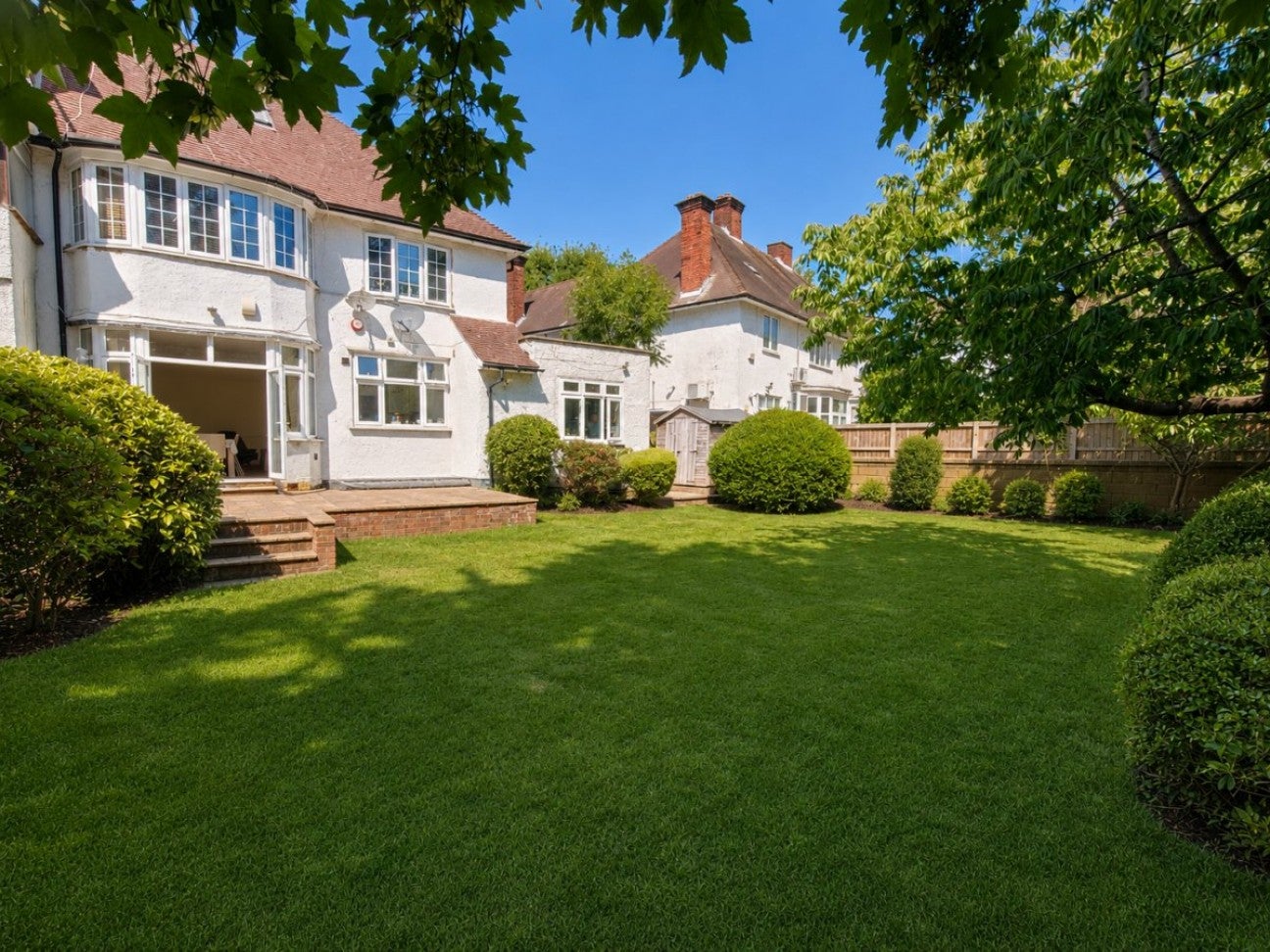 Flat Hoop Lane in Greater London