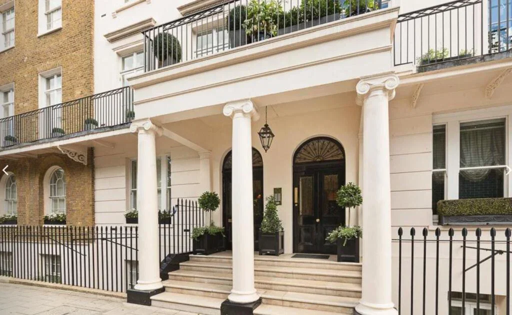 Flat Eaton Square in City of Westminster