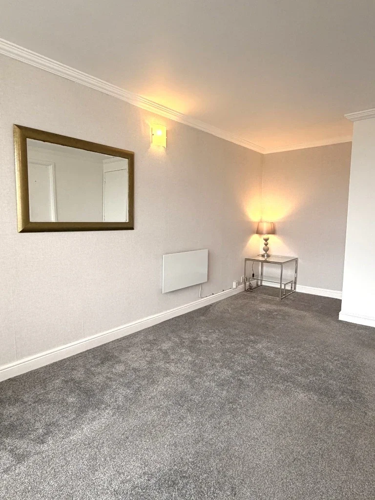 Flat Southbrae Drive in Glasgow