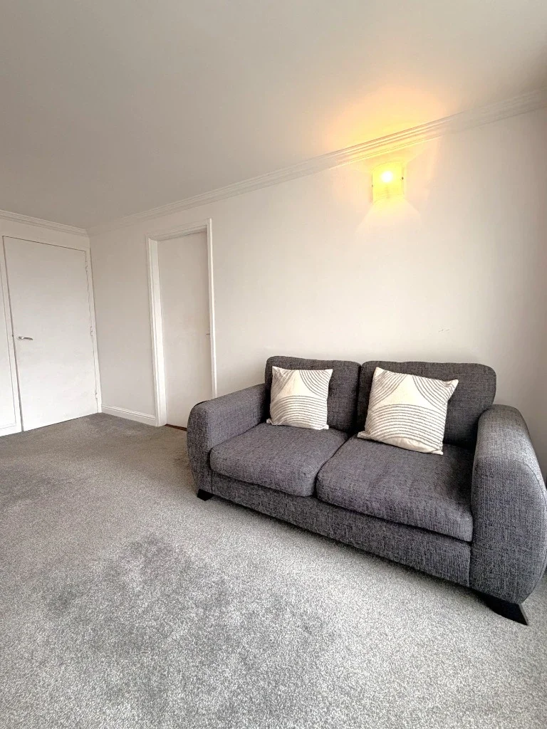 Flat Southbrae Drive in Glasgow